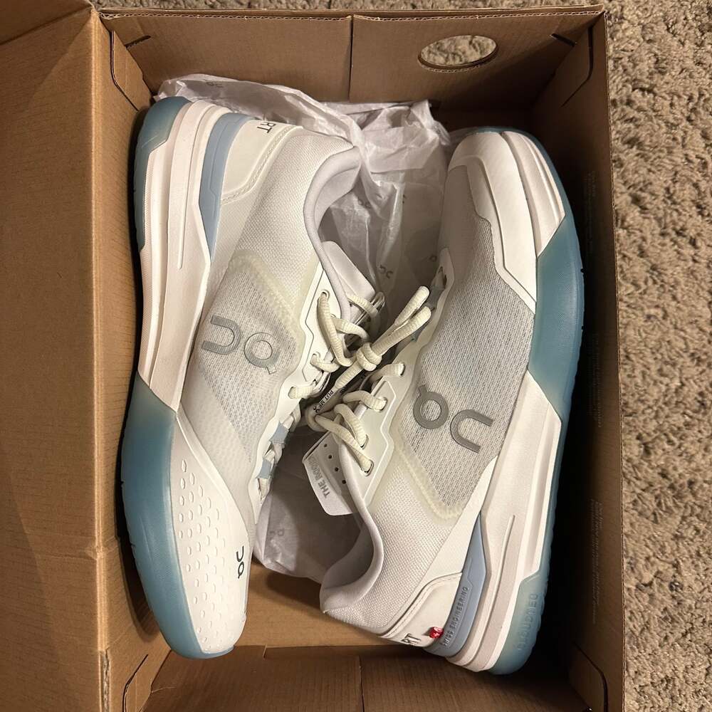 On The Roger Advantage Pro Clay Court Tennis Shoes